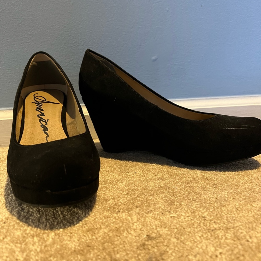 Lightly used never worn outside!!